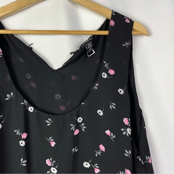 Torrid Black & Pink Floral Scoop Neck Lace Hem Blouse 3 - Picture 3 of 4
